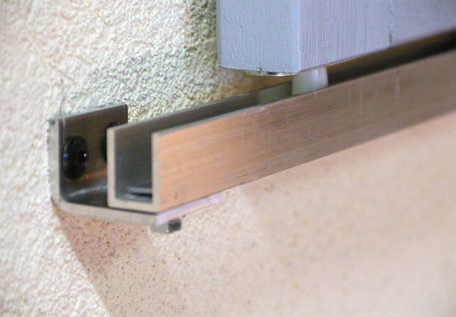 Colis de Guidage bas Continu sur Olives Longueur 3m pour Volet 1Vtl | Volets-sur-Mesure.com