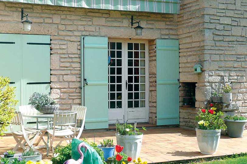 volets battants à lames verticales sur mesure