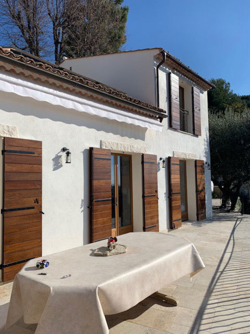 Volets provençaux lasurés