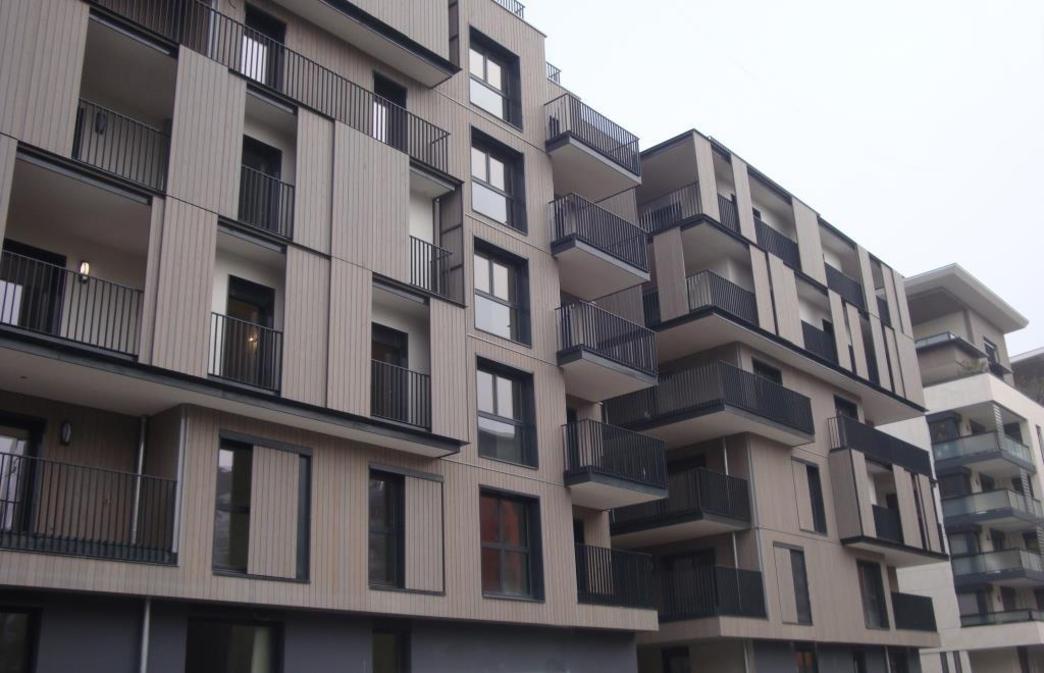 Volets coulissants à lames verticales