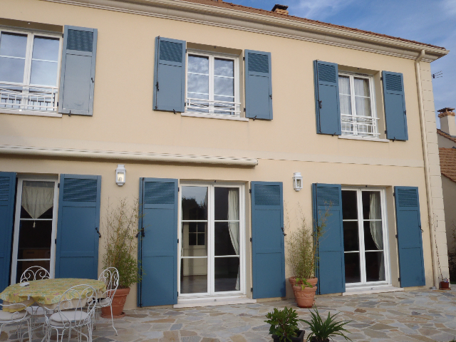 Volets persiennés au tiers