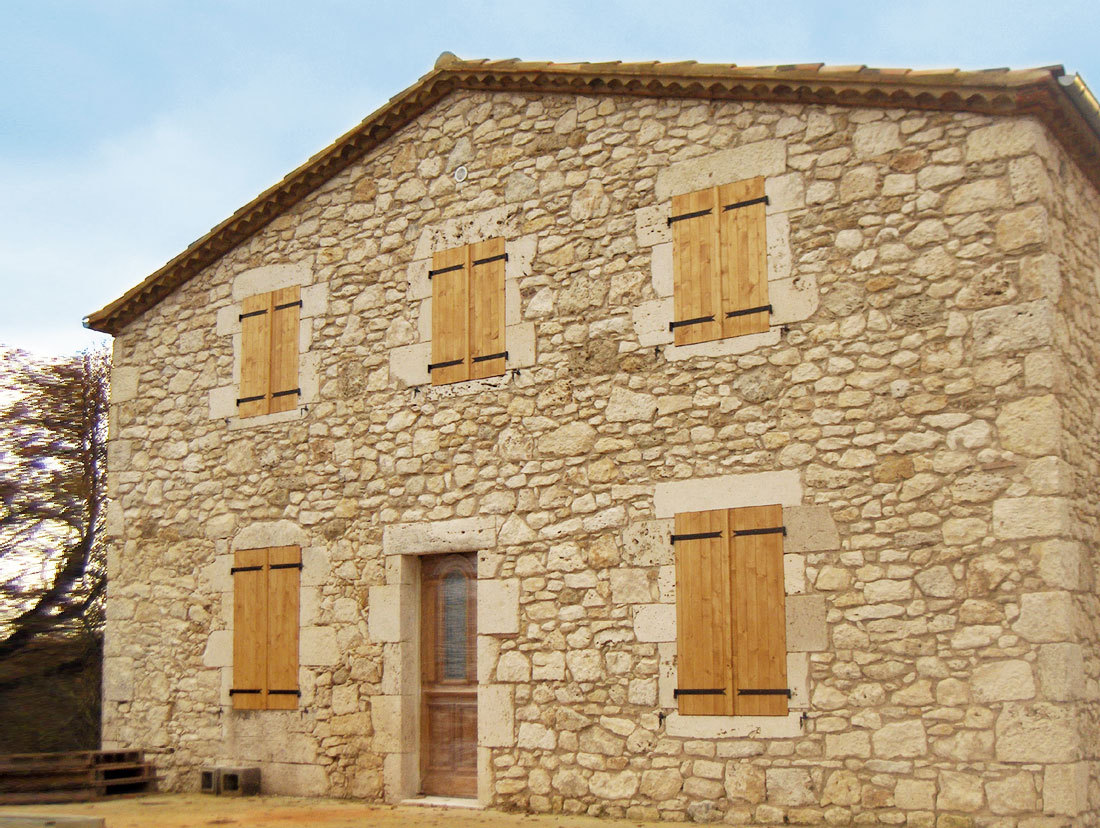 Volets barres et écharpes en sapin du nord