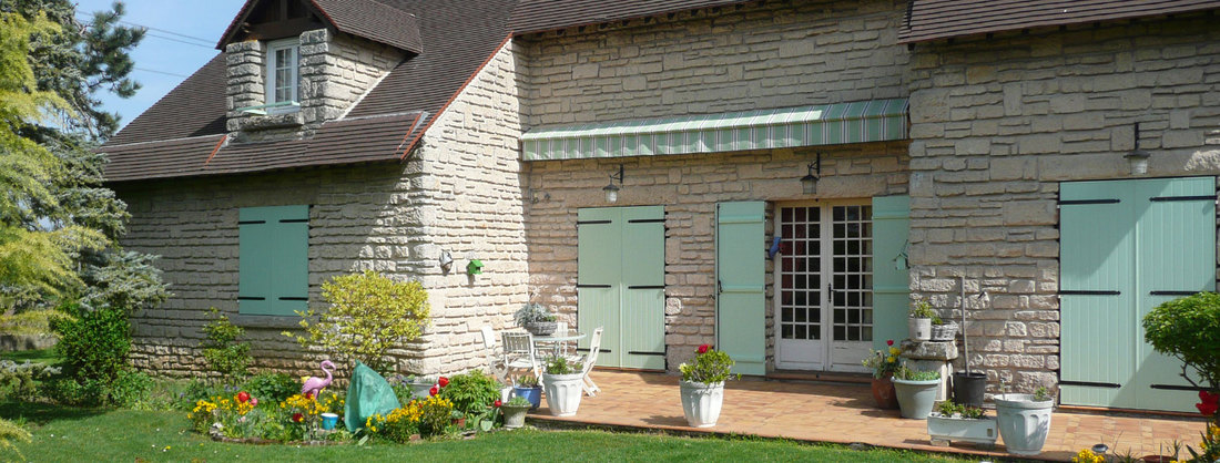 Maison individuelle, volets bois à barres seules