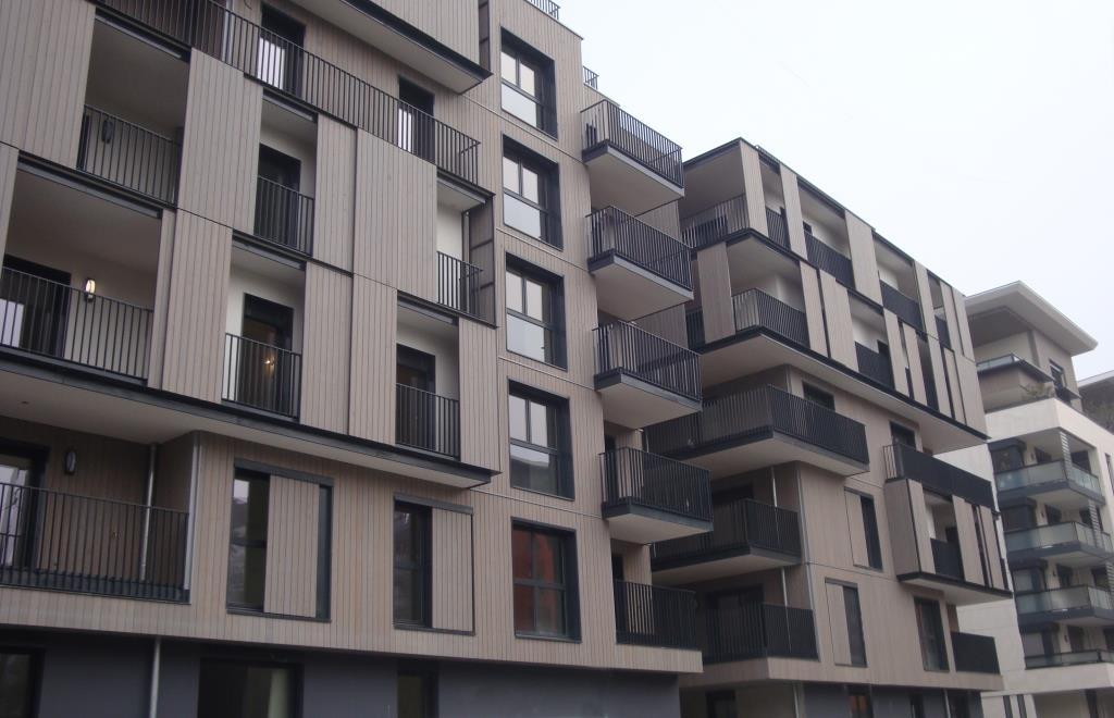 Volets coulissants à lames verticales